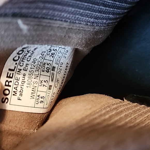 Sorel Joan of Artic Distressed Wedge II Chelsea Boots - Picture 3 of 12